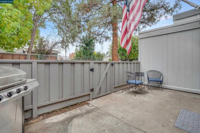 1120 Kenwal Rd, Concord CA: https://media.crmls.org/mediaz/6005b129-9176-46cb-8188-21b9f221a397.jpg