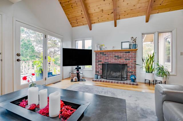 135 Seabreeze Place, Aptos CA: https://media.crmls.org/mediaz/6005e39b-f9a5-42b5-b84d-762b3a5dfc9d.jpg