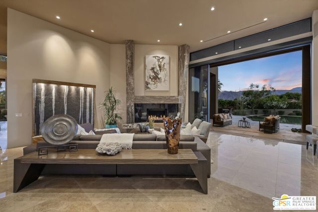 4 Paradise Cove Court, Rancho Mirage CA: https://media.crmls.org/mediaz/60078183-4504-42cc-8dd4-72d0f9b66b54.jpg