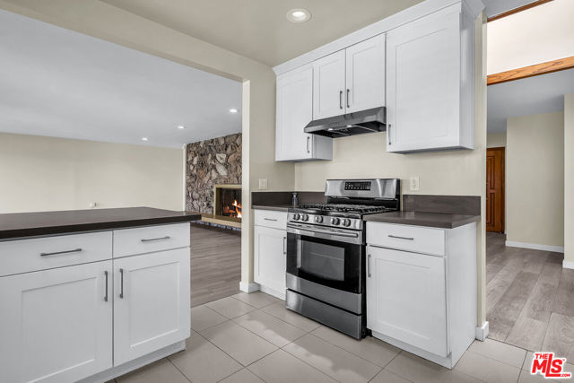 5137 Reynier Avenue, Los Angeles CA: https://media.crmls.org/mediaz/6007bb27-ea99-4038-9d88-008d89f0e06e.jpg