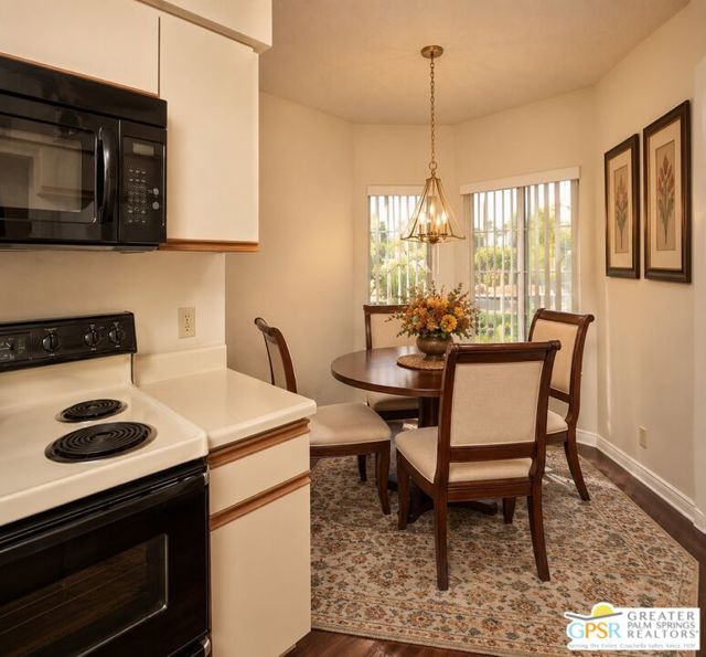 610 Vista Lago Circle, Palm Desert, CA 92211