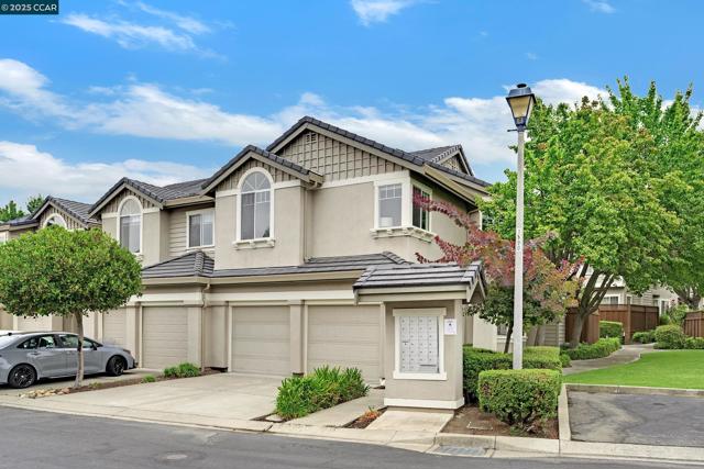 422 Sutton Cir, Danville CA: https://media.crmls.org/mediaz/6007dd5d-2bf9-4fc9-8286-08f7a2b24856.jpg