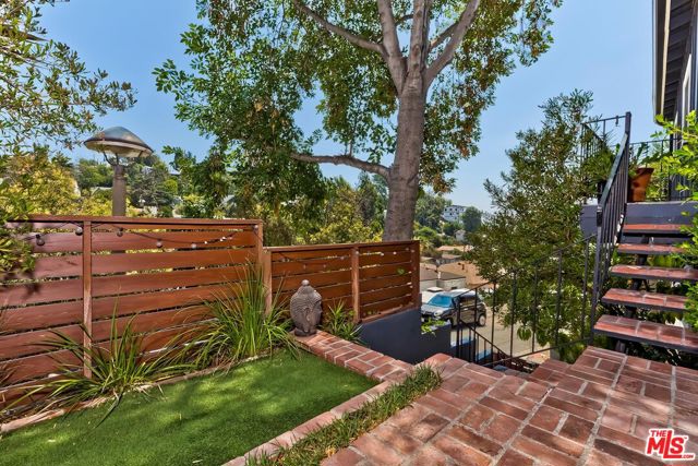 1515 WELLESLEY Drive photo 3