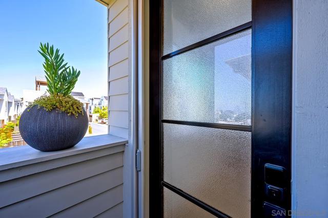 1216 Molara Ln, Encinitas CA: https://media.crmls.org/mediaz/600802e4-6042-4b35-a450-986cd6c4f4c7.jpg