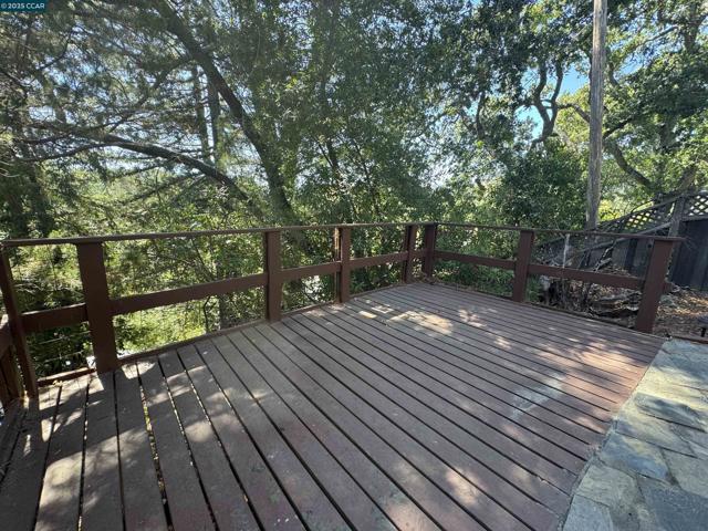 919 Janet Ln, Lafayette CA: https://media.crmls.org/mediaz/600854c5-a9f8-489b-b95c-f8a53f207ef3.jpg