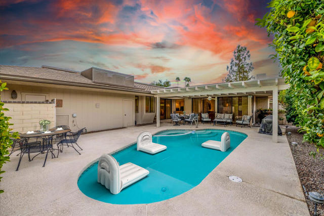 19 Colgate Drive, Rancho Mirage CA: https://media.crmls.org/mediaz/600882f3-7a2a-471b-81d4-768e9e6deda9.jpg