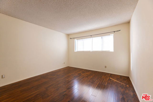 5330 Zelzah Avenue, Encino CA: https://media.crmls.org/mediaz/60096d21-fe21-4ec6-a3ad-4657f6c32207.jpg