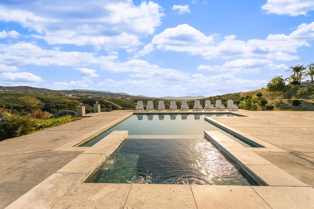 38975 Vista Dawn Court