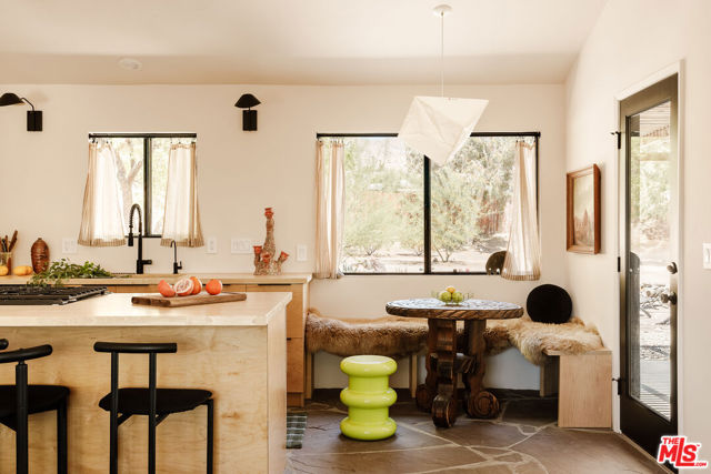 11051 Pinon Avenue, Morongo Valley CA: https://media.crmls.org/mediaz/600980fc-d501-44fb-94be-3a594ca23df6.jpg