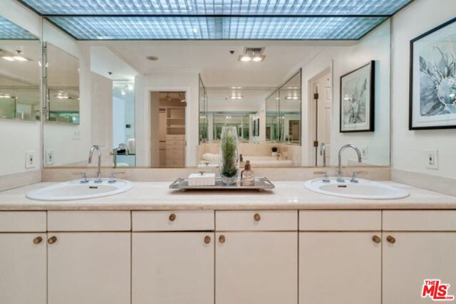 10724 Wilshire Boulevard, Los Angeles CA: https://media.crmls.org/mediaz/60099f52-0dc7-497f-bdbf-4eab7c90b8c6.jpg