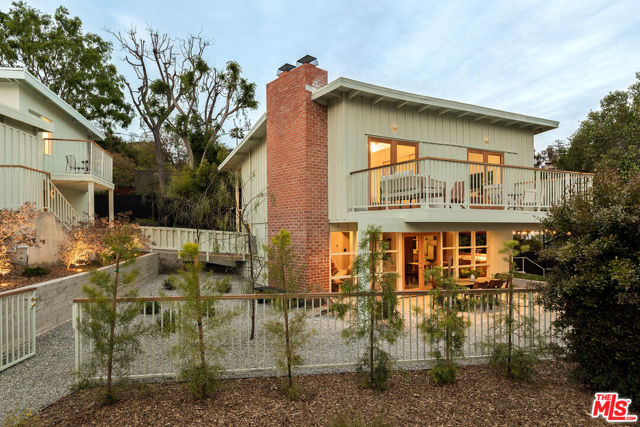 2052 Cerro Gordo Street, Los Angeles CA: https://media.crmls.org/mediaz/6009b4e1-cc2a-4603-8a21-b7fadec545e9.jpg