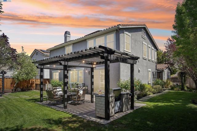 320 Oaks Bridge Pl, Pleasanton CA: https://media.crmls.org/mediaz/6009c8af-2558-43f2-8fe3-0933f36a131d.jpg