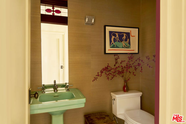 Image 19 of 35 For 1960 Escarpa Drive