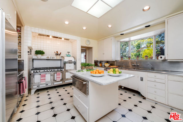 11080 Chalon Road, Los Angeles CA: https://media.crmls.org/mediaz/600a606d-3e7f-472d-83fc-f0973149f56b.jpg