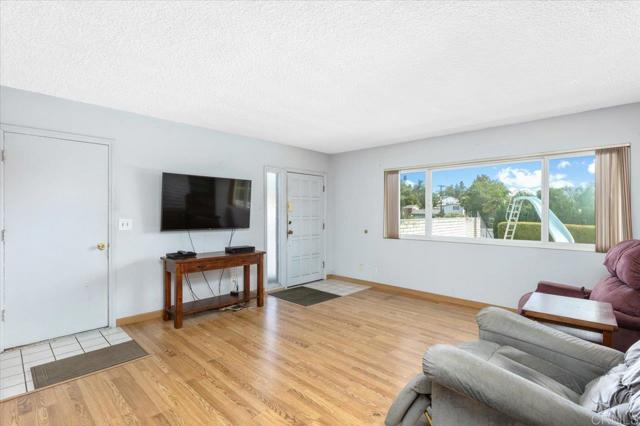 Detail Gallery Image 22 of 45 For 1569 Robyn Rd, Escondido,  CA 92025 - 4 Beds | 2/1 Baths