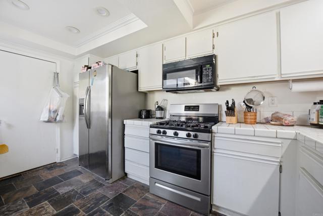 Detail Gallery Image 5 of 20 For 1489 Goldrush Way, Oceanside,  CA 92057 - 2 Beds | 2 Baths