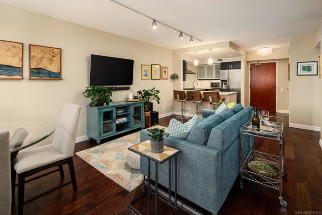 500 W Harbor Dr, San Diego CA: https://media.crmls.org/mediaz/600b9c4c-ff38-4826-8af6-ecf94357399d.jpg