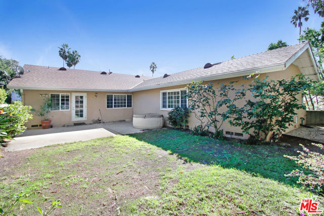 2623 S Beverly Drive, Los Angeles CA: https://media.crmls.org/mediaz/600c10ee-de8b-4648-88cb-099e9536e18b.jpg