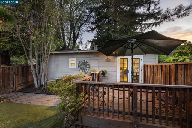 1834 Ivanhoe Ave, Lafayette CA: https://media.crmls.org/mediaz/600c216d-825f-46bd-8487-6873ac52663b.jpg
