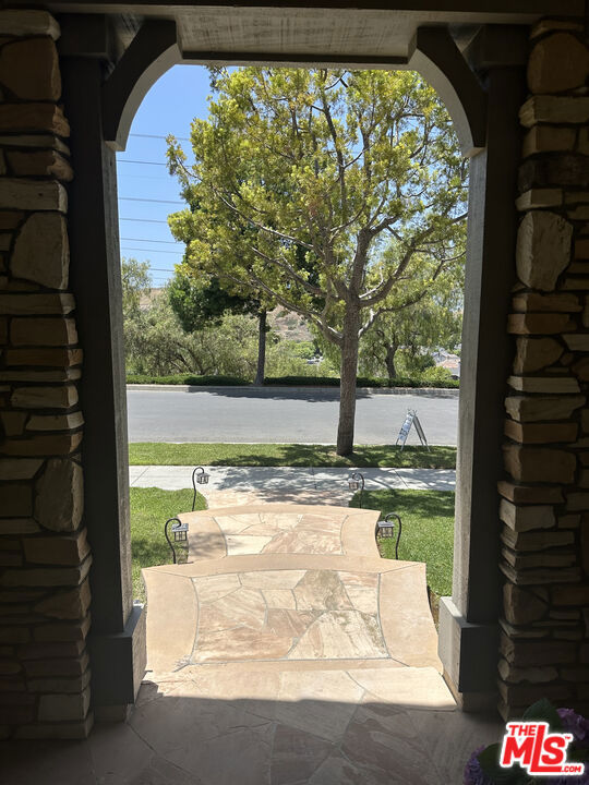 22 St Just Avenue, Ladera Ranch CA: https://media.crmls.org/mediaz/600d77ab-094c-4ca7-b7f1-80b3b0bfcbfb.jpg