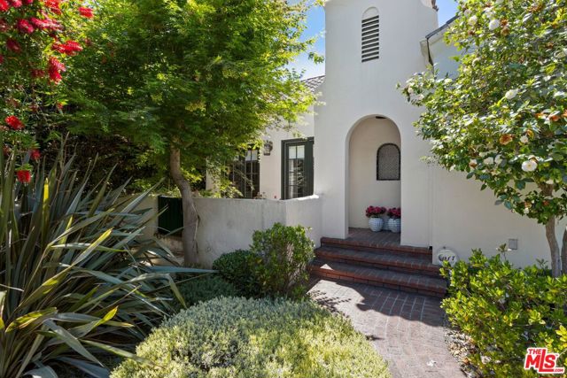 403 S Bundy Drive, Los Angeles CA: https://media.crmls.org/mediaz/600e00d0-43ac-4dfe-805f-56685d4548f5.jpg