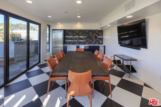 1250 N Fairfax Avenue, West Hollywood CA: https://media.crmls.org/mediaz/600e5de2-3fbd-4526-90fb-5520965ce1fd.jpg