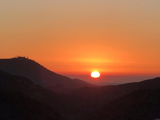 Detail Gallery Image 8 of 35 For 2702 Country Club Dr, Escondido,  CA 92029 - 4 Beds | 3 Baths