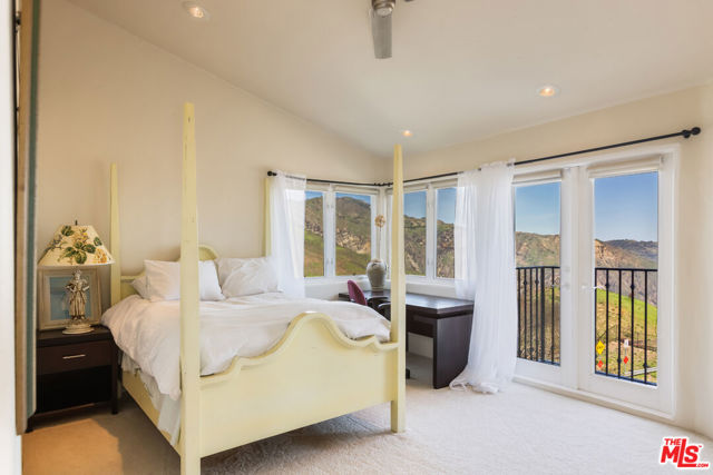 23407 W Copacabana Street, Malibu CA: https://media.crmls.org/mediaz/600ed293-2214-48ef-8ec8-373e7798db4b.jpg