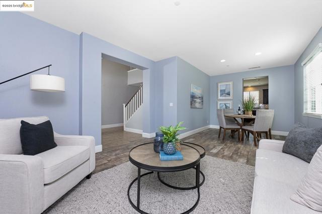 1604 Coventry Dr, Oakley CA: https://media.crmls.org/mediaz/600f3328-748a-4fe6-8c94-593564690b33.jpg