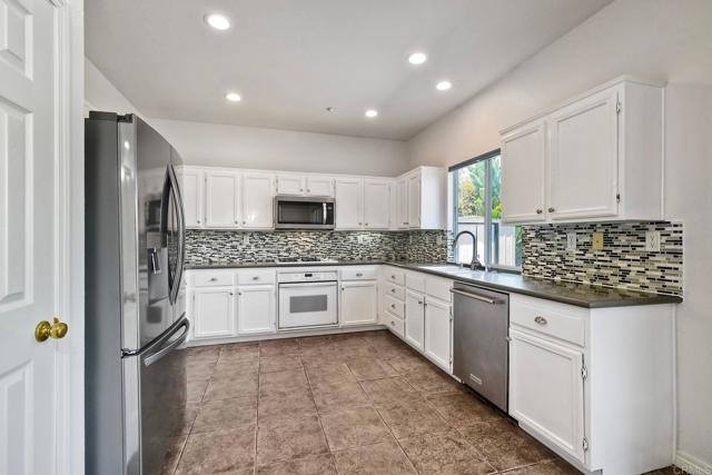 5478 Alexandrine Court, Oceanside CA: https://media.crmls.org/mediaz/600f38a5-3891-4921-b616-f56215d8af3f.jpg