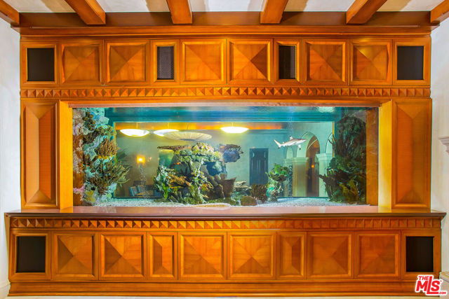10066 Cielo Drive, Beverly Hills CA: https://media.crmls.org/mediaz/600f494d-d1fb-4a49-82b5-b7b3a3c8bc8d.jpg