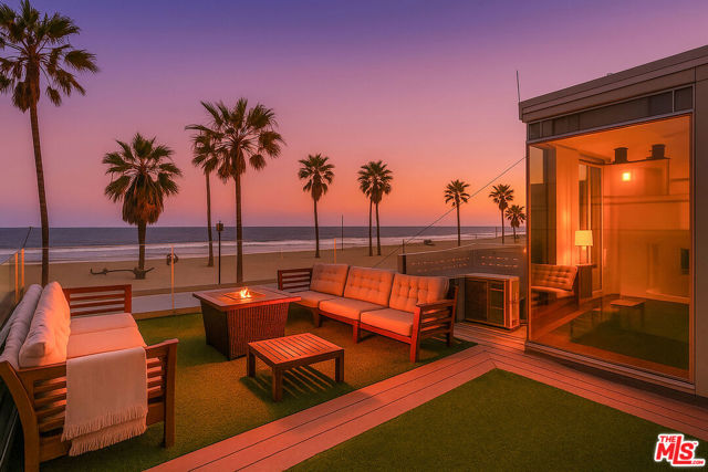 2911 Ocean Front Walk, Venice CA: https://media.crmls.org/mediaz/600f7ae0-d51f-4916-ae82-b9e4f6798c19.jpg