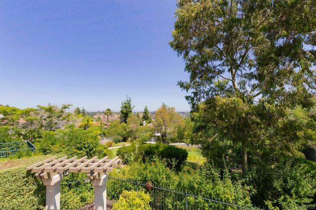 2537 Carriagedale Row, La Jolla CA: https://media.crmls.org/mediaz/600f988f-1c0f-4ff6-a4d1-84691e2097ab.jpg