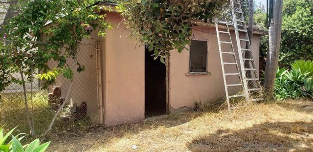 815 Reed Avenue, San Diego CA: https://media.crmls.org/mediaz/600fb8fc-49f9-4fa1-8fa6-5b35ad5f0904.jpg