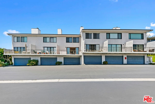 29672 Zuma Bay Way, Malibu CA: https://media.crmls.org/mediaz/601058f6-4902-4bdd-8b72-8c9232784da7.jpg