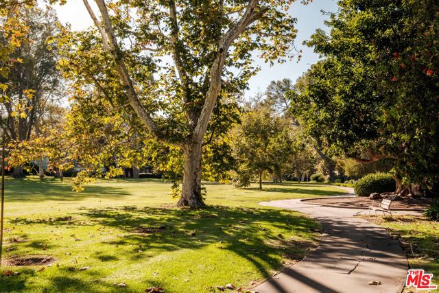 5273 Village, Los Angeles CA: https://media.crmls.org/mediaz/6010aa3b-93cd-4fe9-a87c-98d254b790e5.jpg