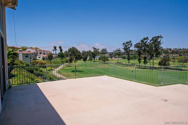 2544 Navarra Rd, Carlsbad CA: https://media.crmls.org/mediaz/6010d5dc-2aad-4680-900f-382c2e6b2066.jpg