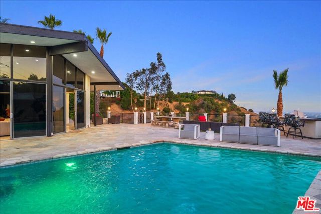 6530 Lakeridge Road, Los Angeles CA: https://media.crmls.org/mediaz/60113dcd-5dae-4b40-8a25-fc3d866f8989.jpg