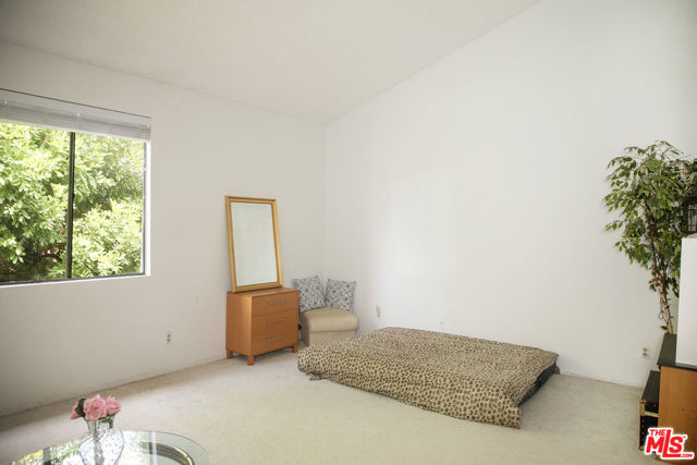 6323 Reseda Boulevard, 44 photo 13