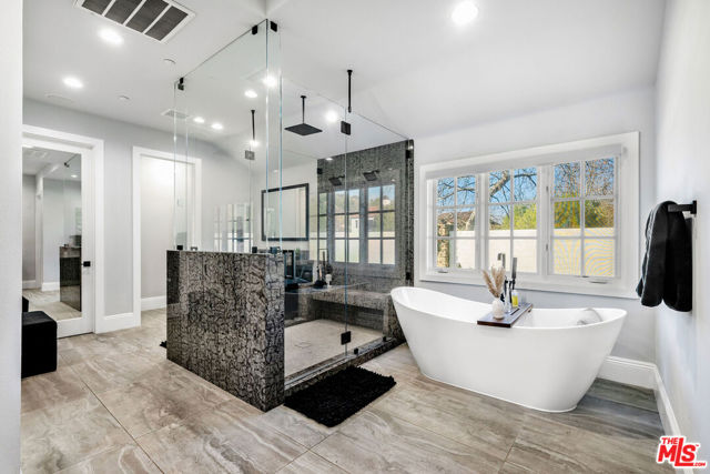1 Falconridge Drive, Coto de Caza CA: https://media.crmls.org/mediaz/60124709-e96f-4a7b-a657-bd2916a5bb28.jpg