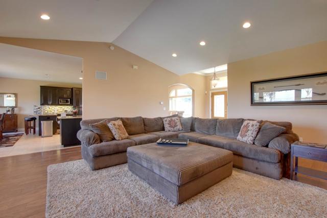 303 Taryn Court, Hollister CA: https://media.crmls.org/mediaz/6012b8b6-0c7e-4477-ad2f-8f8105e972d2.jpg