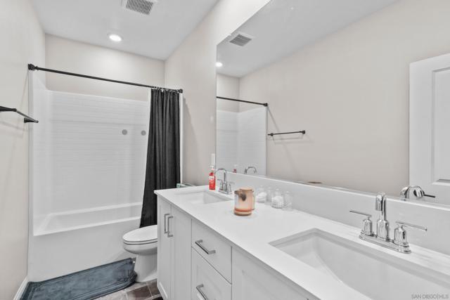 2098 Bluestone Cir, Chula Vista CA: https://media.crmls.org/mediaz/6012ec48-835c-4b08-8d68-c0f8ab4d0ede.jpg