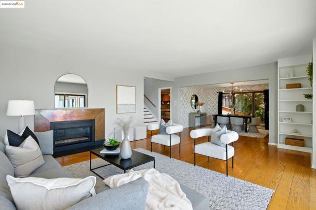 25 Holyrood Manor, Oakland CA: https://media.crmls.org/mediaz/60132050-449b-4fa2-b4d6-5fc5edb3d9f6.jpg