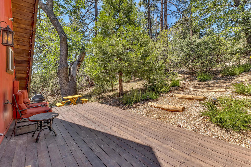 https://media.crmls.org/mediaz/6013671f-0016-4bc0-9545-a5f94eb83194.jpg?preset=X-Large