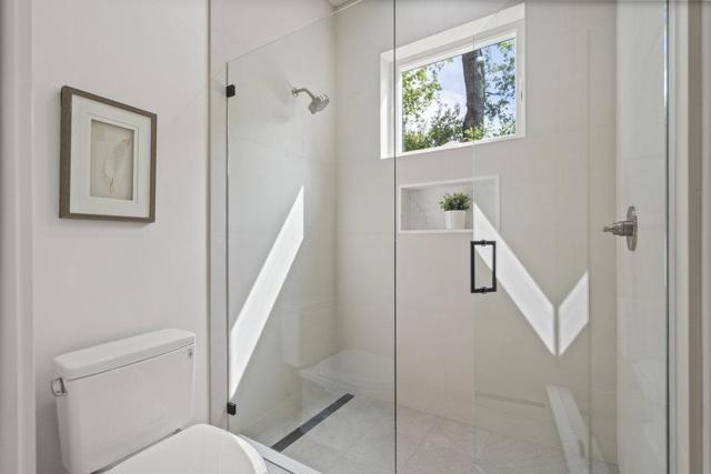 1303 American Way, Menlo Park CA: https://media.crmls.org/mediaz/60137085-8c6f-4978-a214-bdcf8f2afa5f.jpg