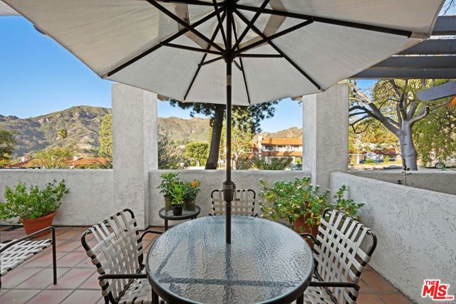1622 Michael Lane, Pacific Palisades CA: https://media.crmls.org/mediaz/60142a0a-6626-4efa-99ac-52adb8d46ae2.jpg