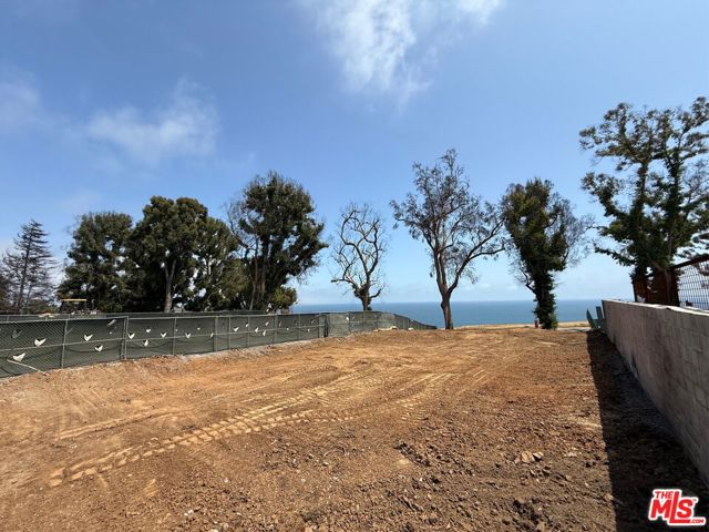 15419 Via De Las Olas, Pacific Palisades CA: https://media.crmls.org/mediaz/601430a5-ae66-42ff-8eb6-d0d3923da9ae.jpg