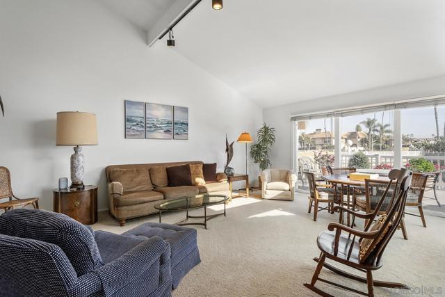 85 Catspaw Cpe, Coronado CA: https://media.crmls.org/mediaz/6014eecb-075a-4f59-8b08-9f600157d604.jpg