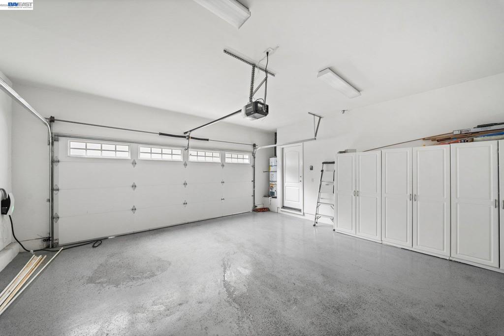 https://media.crmls.org/mediaz/6014f717-2f09-4edc-a5d2-185081679358.jpg?preset=X-Large