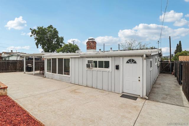 1097 Wayside Ave, El Cajon CA: https://media.crmls.org/mediaz/60154f37-1d5d-45e6-984e-47d044a4db9a.jpg